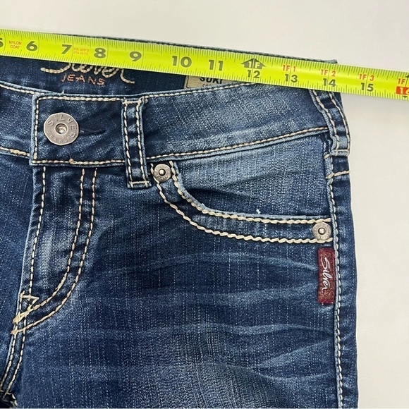 Silver Women’s SUKI Blue Jean Capris Sz 28 (5/6) Distressed Pockets Medium Wash - Picture 10 of 14